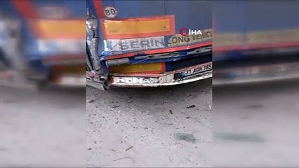 Rus tankı Türk vatandaşının TIR'ını ezdi