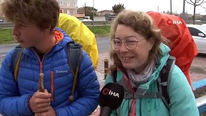 Fransız 2 gezgin, dünya barışı için 4 buçuk aydır Kudüs'e yürüyor