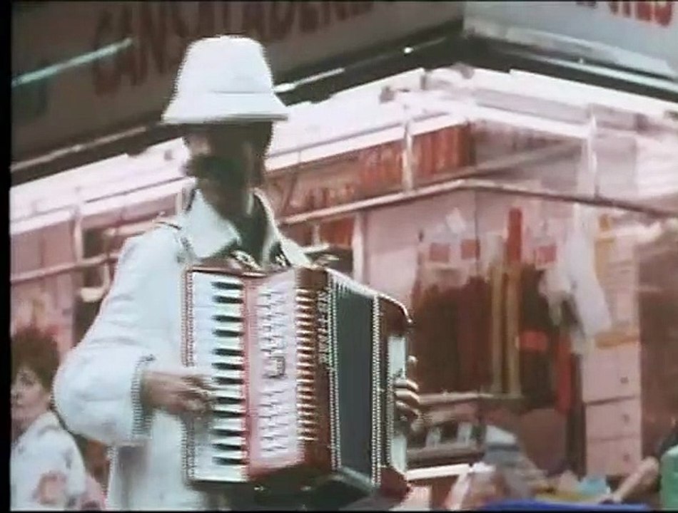 El amante bilingüe Tráiler