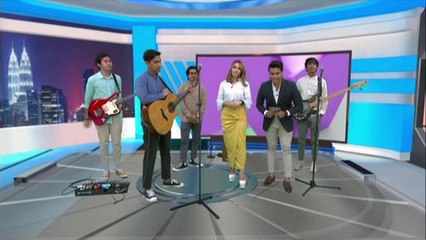 hLive! bersama kumpulan Cora