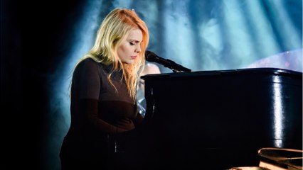 Voici - PHOTO Coeur de pirate : la chanteuse dévoile pour la première fois le visage de son fils Arlo