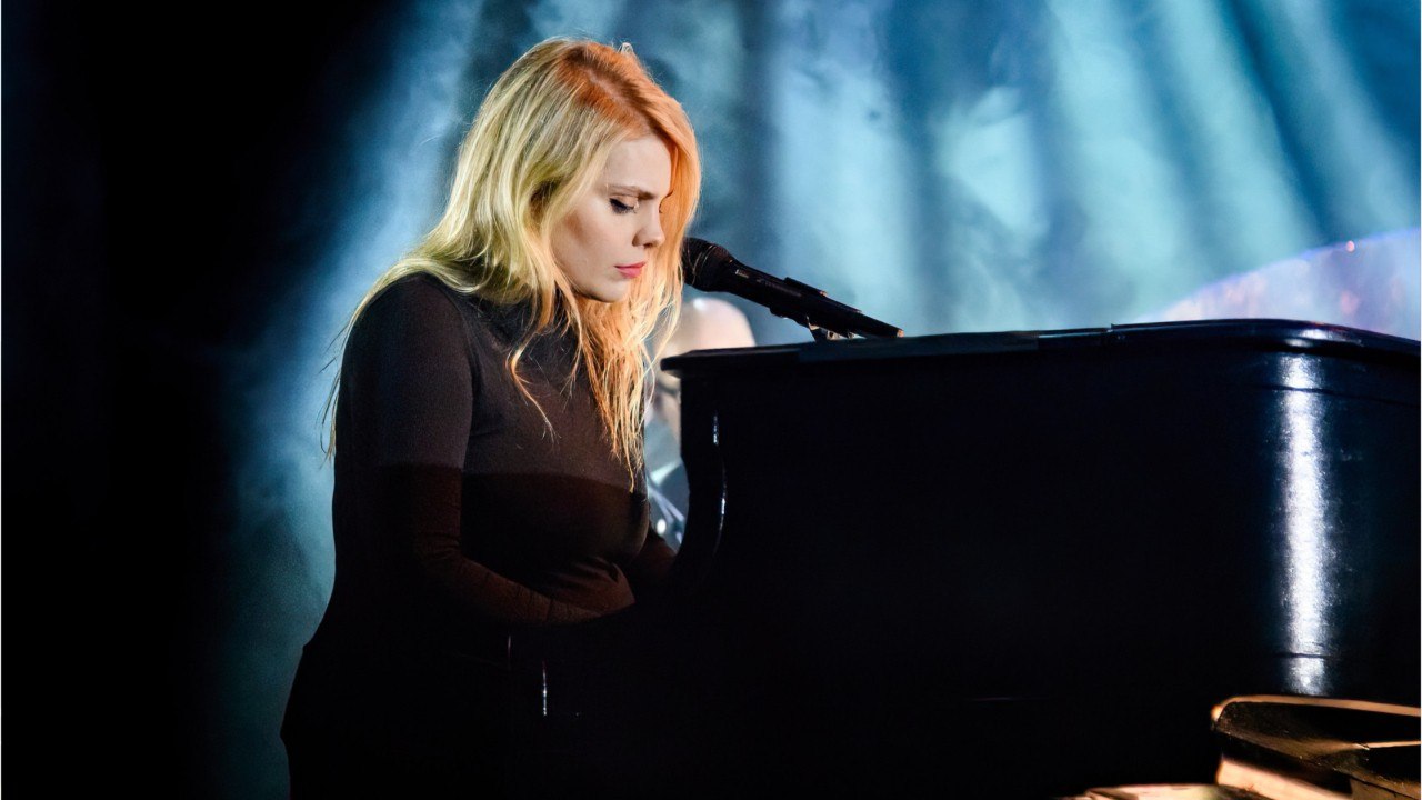 Voici - PHOTO Coeur de pirate : la chanteuse dévoile pour la première fois le visage de son fils Arlo