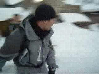 fred en snow dans les ruelles de bonneval sur arc