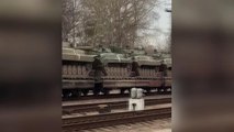 Belaruslu muhalif lider Ukrayna'ya gidecek Rus tanklarının görüntüsünü paylaştı