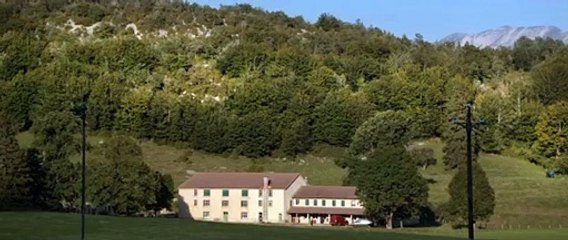 La cabeza alta Tráiler (2) VO