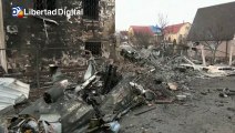 El ejército ucraniano derriba un avión ruso que cae en una zona residencial de Kiev