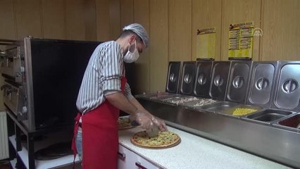 ŞANLIURFA - Köy okulundaki öğrenciler ilk kez pizza yedi
