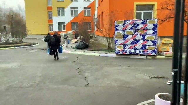 Los ciudadanos ucranianos se refugian en las estaciones del subterráneo tras oír las sirenas