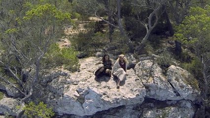 Los crímenes del día de todos los santos Tráiler