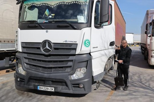 Türkiye'deki Ukraynalı tır şoförü cepheye gitmek için ülkesine hareket etti