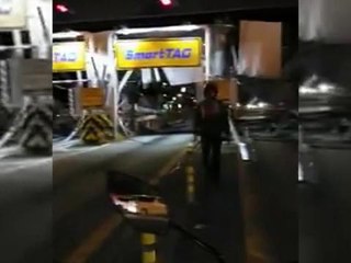 Siling Plaza Tol Bukit Raja diterbangkan ribut