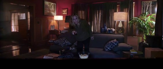 Cuando las luces se apagan Clip (3) VO