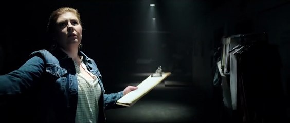 Cuando las luces se apagan Clip (5) VO