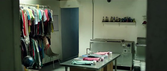 Cuando las luces se apagan Tráiler (2)