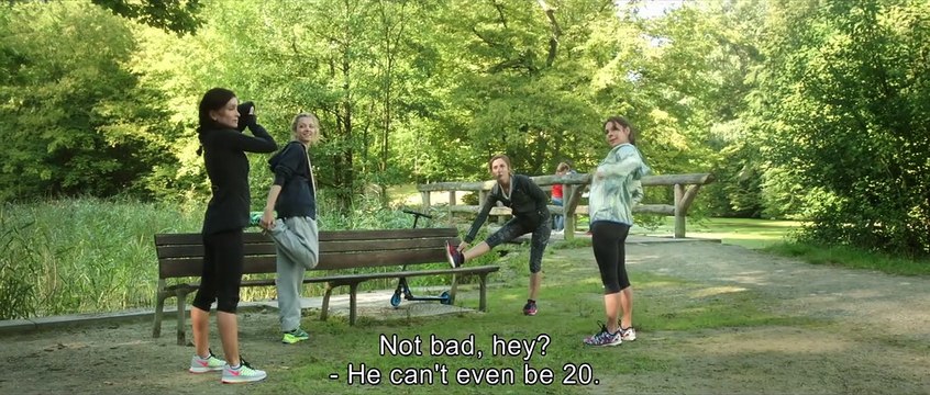 Don't Tell Her (Faut Pas Lui Dire) – Tráiler Subtitulado en Inglés