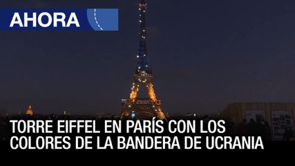 Torre Eiffel en París enciende con los colores de la bandera de #Ucrania - #25Feb - Ahora