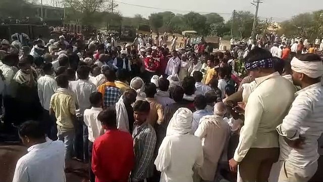 सरसों के दाम गिरे तो भड़के किसान,कृषि मंडी में हंगामा कर बंद कराई नीलामी