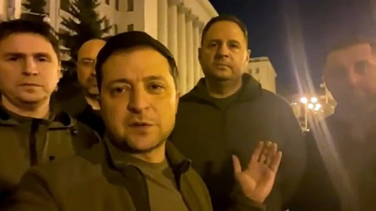 Kaçtığı iddia edilmişti: Zelenskiy video paylaşarak o iddiaları yalanladı