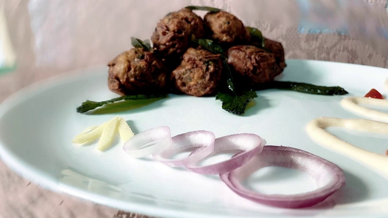RECETTE INDIENNE PAKORA AVEC OIGNONS ROUGE