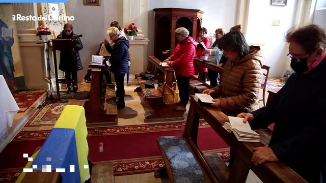 Bandiere e cartelli in chiesa: la comunità ucraina cesenate prega per la pace