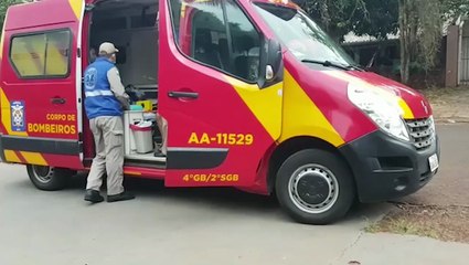 Criança de 11 anos correndo cai e fratura antebraço