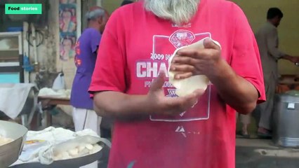 Gullo Ke Mashoor Lahori Murgh Cholay - Bahawalpur Food Street