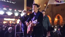 Ucraina: 'C'era un ragazzo', Morandi canta in piazza a Bologna