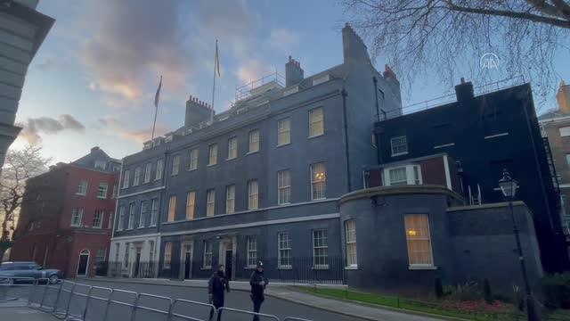 Son dakika haberi... İngiltere'de Başbakanlık Ofisi'ne Ukrayna bayrağı asıldı