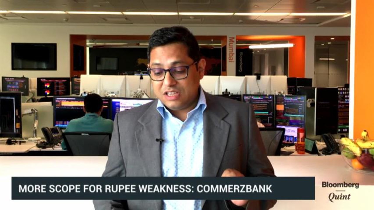 Analysts Expect Further Rupee Weakness; Focus On Macros