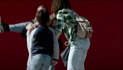 Tráiler de Lejos del Mar