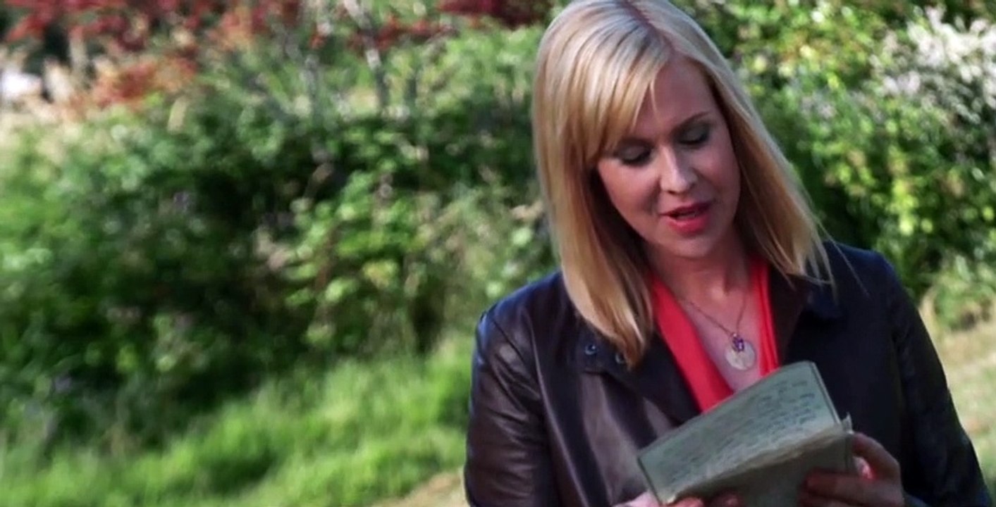 Signed, Sealed, Delivered S01 E01
