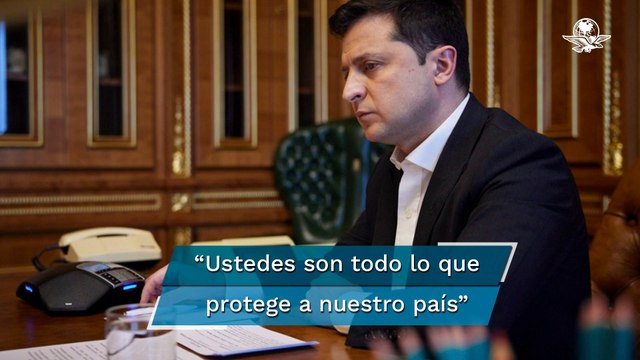 “Ustedes son todo lo que tenemos. ¡Gloria a Ucrania!”, dice Volodímir Zelenski a militares
