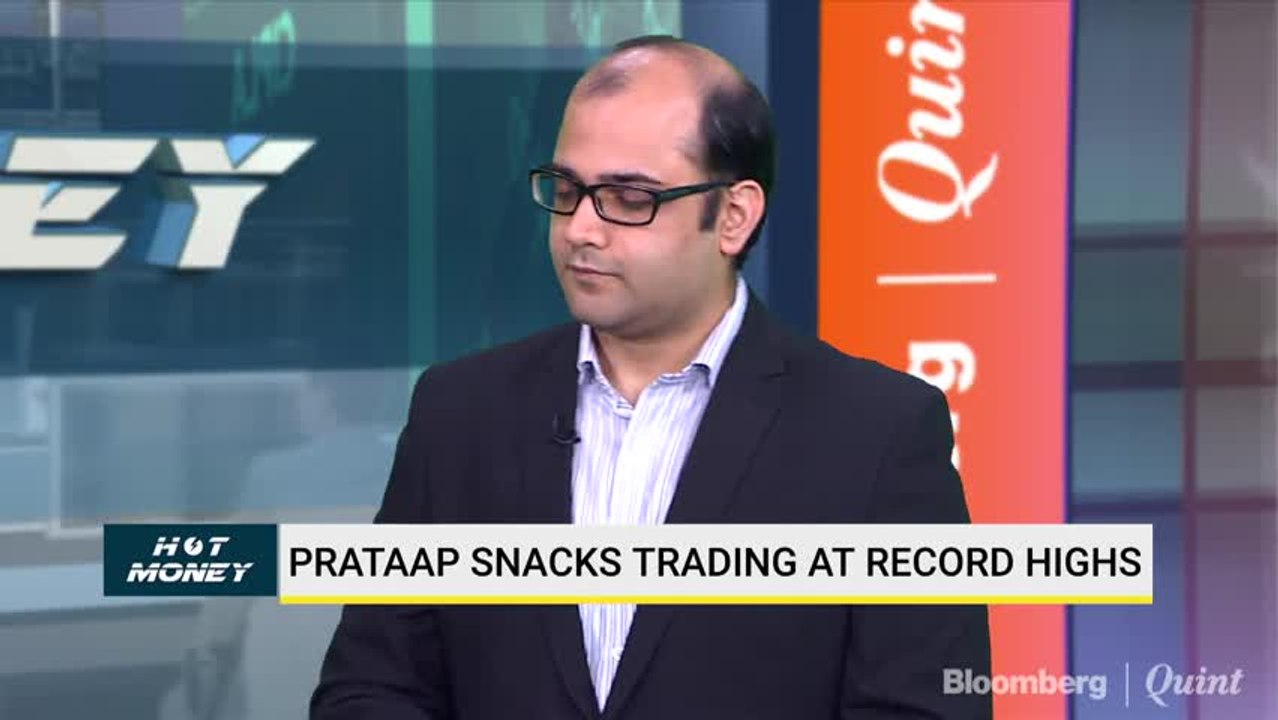 Analysts' View On Buzzing Stocks Like Axis Bank, Manappuram Finance, Prataap Snacks & More On Hot Money With Darshan Mehta
