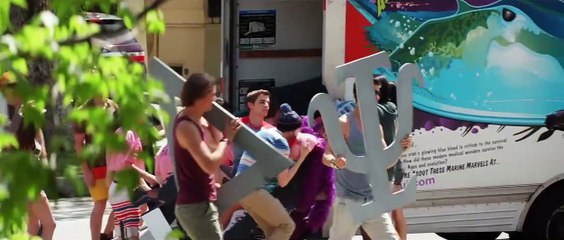 Buenos vecinos Tráiler (2)