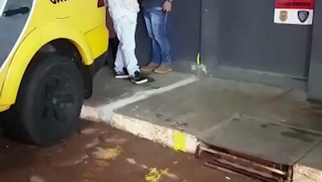 Três detidos são levados até a 15ª Subdivisão Policial pela PM