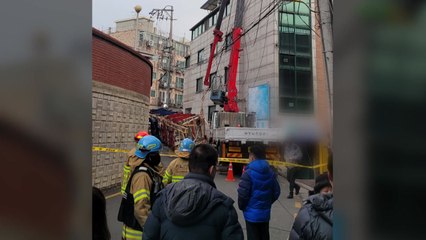 경기 의정부시 교회 첨탑 해체하던 크레인 붕괴...870세대 정전 / YTN