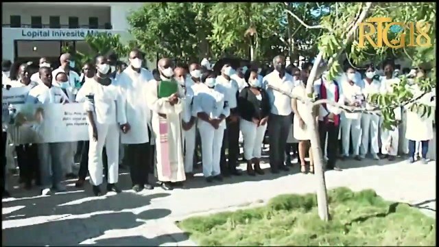 Seremoni pou rann omaj ak Dr. Paul Edouard Farmer, fondatè òganizasyon Zanmi Lasante .