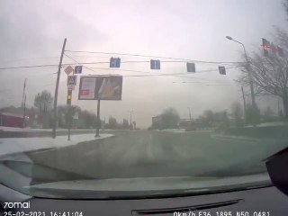 Rus ordusunun fırlattığı Grad füzelerinden kaçan Ukraynalı bir sürücünün o anları kamerada