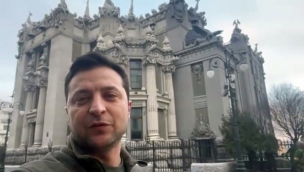 Zelenski'den Yeni Video: Silahlarımızı Bırakmayacağız