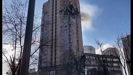 Rusya, Kiev'de bir apartmanı füzelerle vurdu