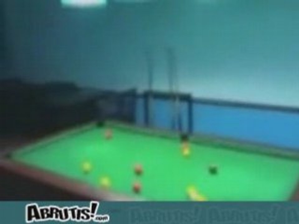 Régis joue o billard bourré