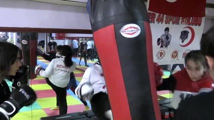 Yıldızlarda Avrupa şampiyonu muaythai sporcusu Eylül Aslan'ın hedefi büyük