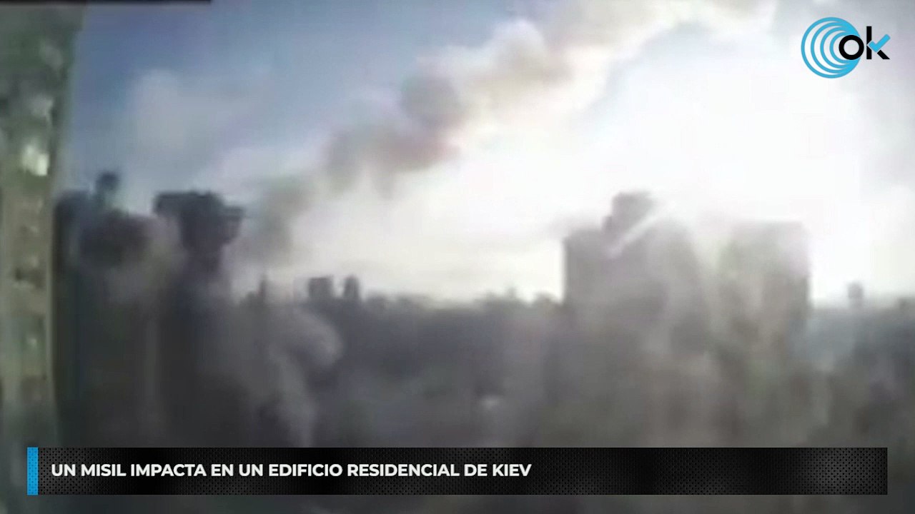 Un misil impacta en un edificio residencial de Kiev