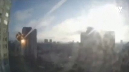 Guerre en Ukraine: les images d'un immeuble résidentiel touché par un missile à Kiev