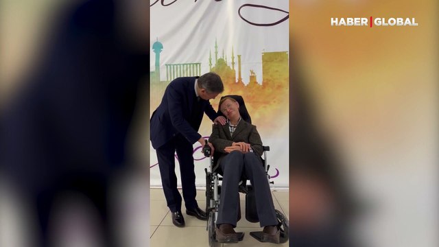 Melih Gökçek’in Stephen Hawking’in balmumu heykeliyle konuştu! Nasıl öbür taraf?