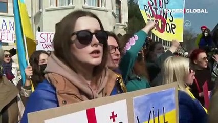 İstanbul'daki Ukraynalılar Rusya'yı protesto etti