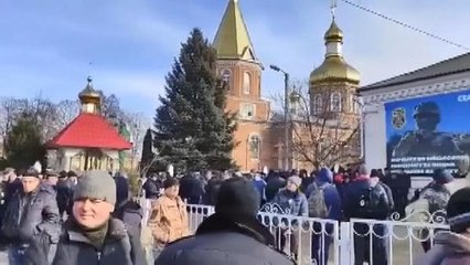 Ukrayna'da halk orduya katılmak için gönüllü oldu