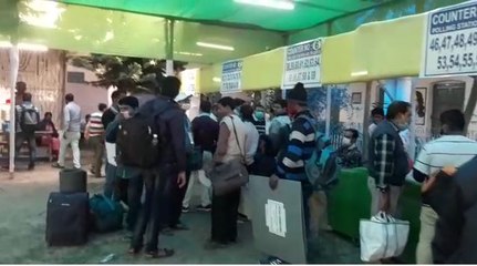পুরনির্বাচনের আগের দিন বালুরঘাট হাইস্কুল মাঠে ব্যস্ত ভোট কর্মীরা | Oneindia Bengali