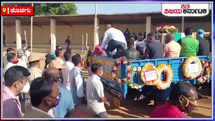 ರಾಷ್ಟ್ರಧ್ವಜ ಸ್ವೀಕರಿಸಿ ಕುಸಿದು-ಬಿದ್ದ ಹುತಾತ್ಮ ಯೋಧನ ಪತ್ನಿ