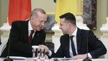 Son Dakika: Ukrayna Cumhurbaşkanı Zelenski, Türkiye'nin Rus gemilerine boğazları kapatma talebini yeniledi